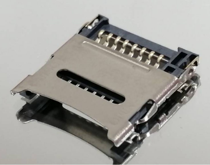 w T-FLASH CARD 8 PIN H=1.60 14.5+13.6+1.6
